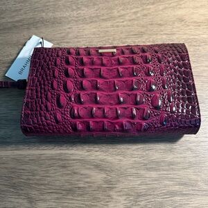 Brahmin Daisy sugar Plum Wristlet